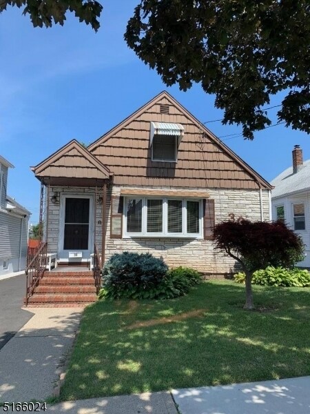Primary Photo - 30 Byron Pl