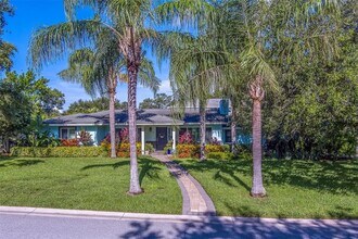 Building Photo - 2 E Evonaire Cir