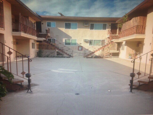 Building Photo - 309 Cornell Dr