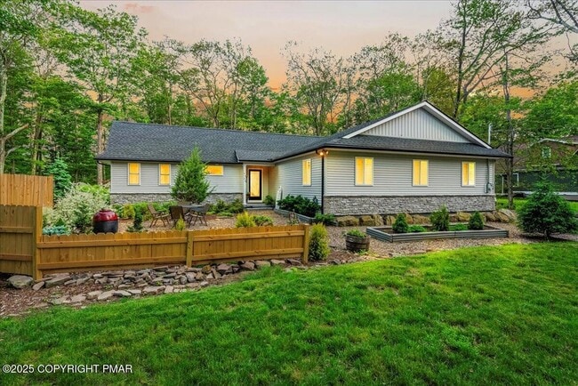 Building Photo - 4426 Skyline Dr