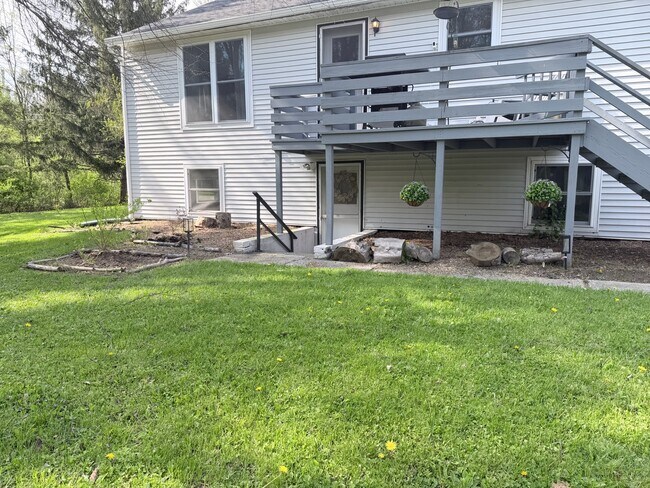 Foto del edificio - 33 Meadowlark Dr