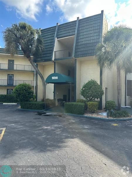 Building Photo - 9090 Lime Bay Blvd