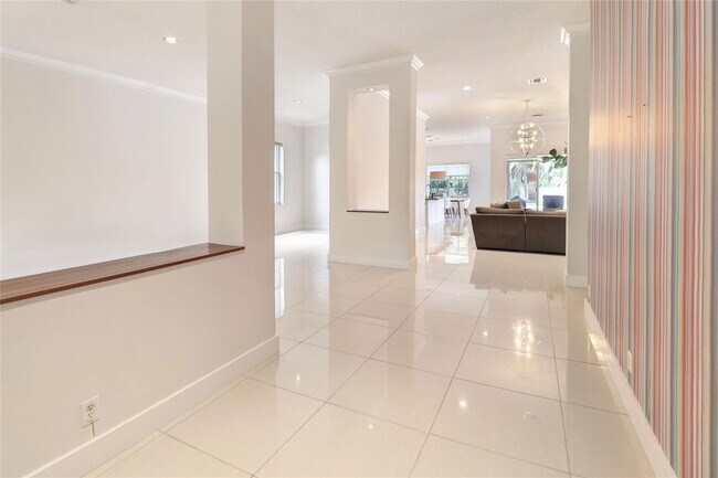 Foto del edificio - 1600 Blue Jay Cir