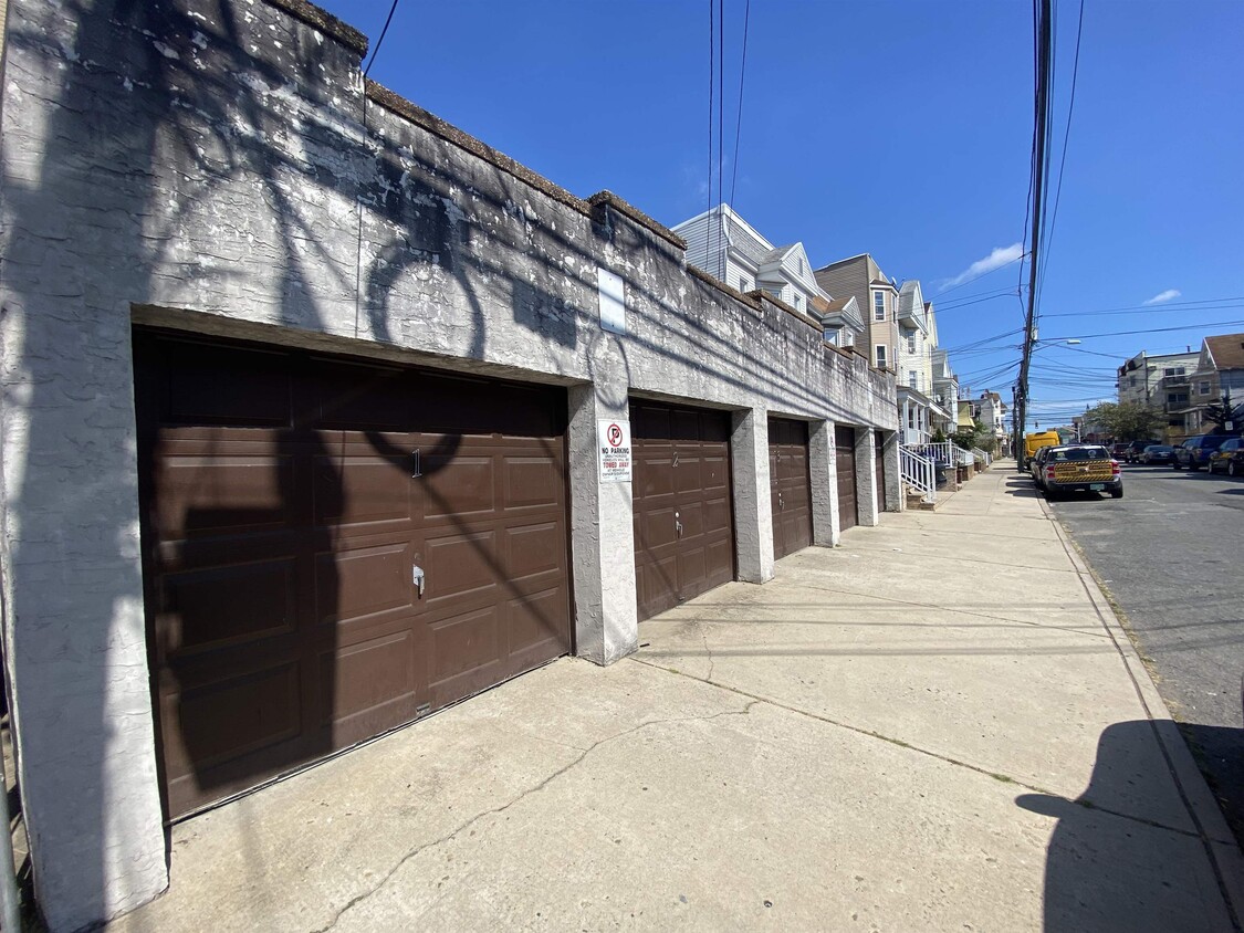 Primary Photo - 468 AVENUE A Ave