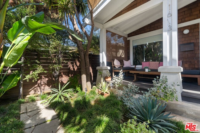 Building Photo - 1613 Cabrillo Ave