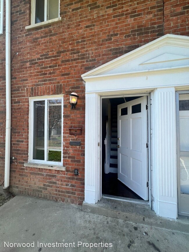 Building Photo - 3 br, 1 bath House - 2979 Fourtowers Drive
