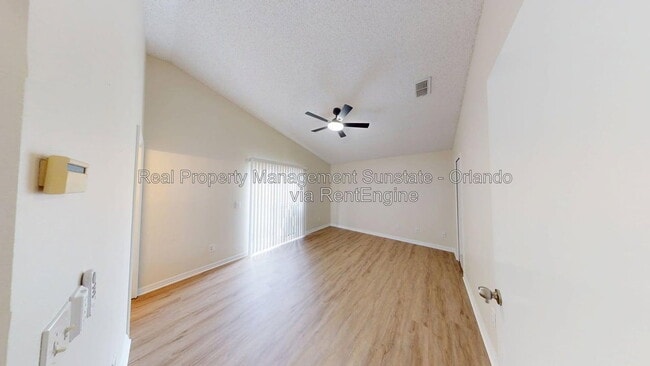 Foto del edificio - 9711 Red Clover Ave