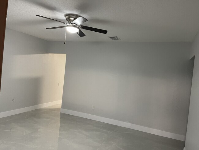 Building Photo - 51 SW 59th Ave