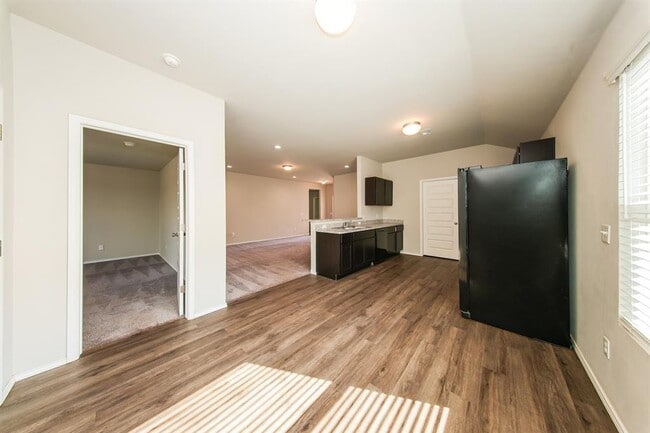 Building Photo - 2204 Dillards Dr