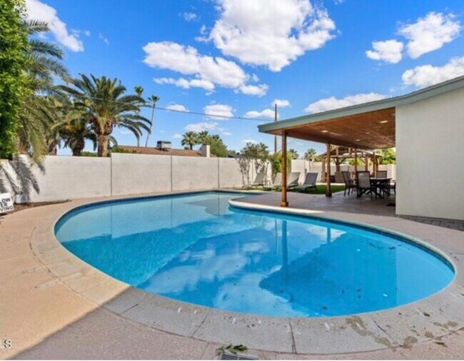 Foto del edificio - 6513 N 86th Pl