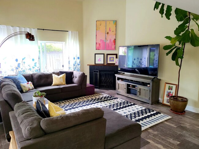 Foto del edificio - 4 Bedroom Home in the Hosp Grove Area of Olde Carlsbad