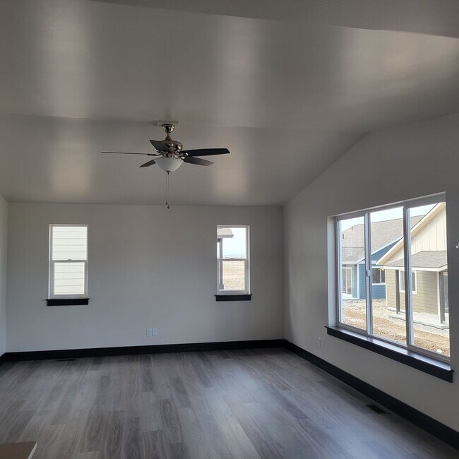 Foto del edificio - 3 Bed 2 Bath with double attached garage i...