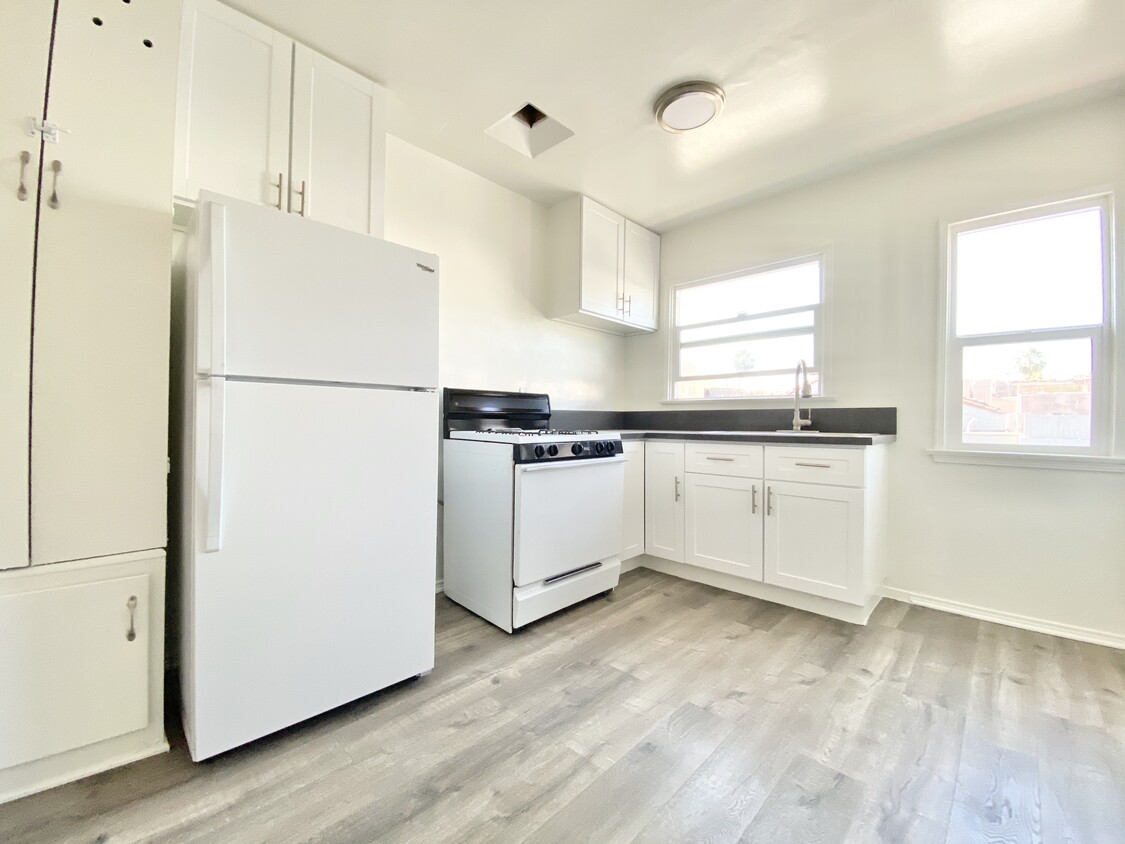 Primary Photo - 1519 N Laurel Ave Los Angeles, CA 90046