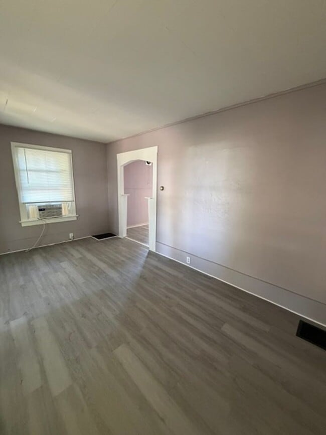 Foto del edificio - 2426 Adams St