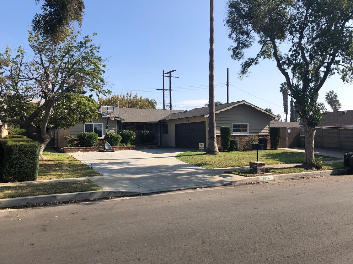 8616 Valjean Ave North Hills, CA 91343 Alquileres en North Hills, CA