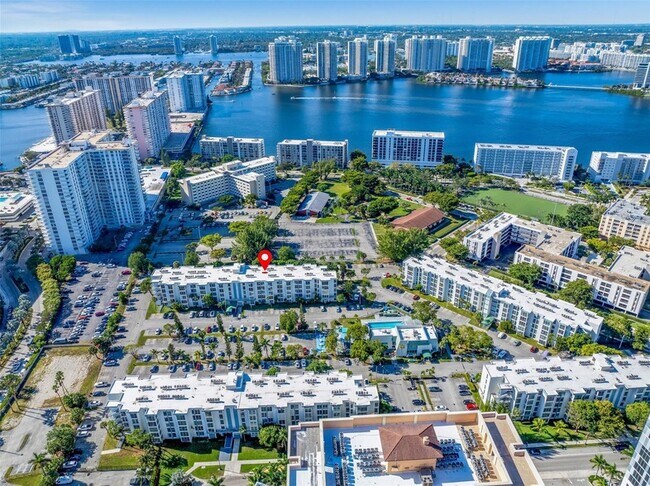 Foto del edificio - 17570 Atlantic Blvd