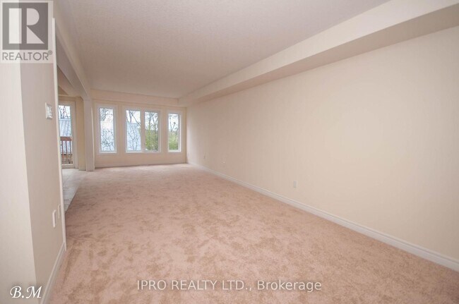 Photo du bâtiment - 755-755 Linden Dr
