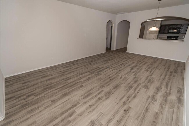 Foto del edificio - 3229 Primrose Dr