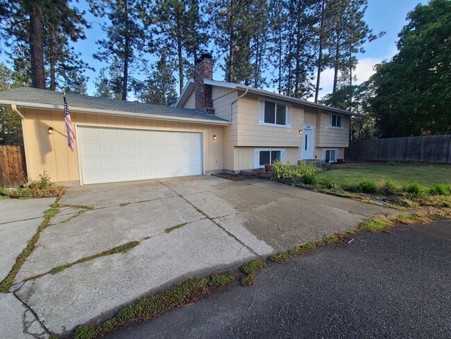 Building Photo - Fairway Forest Home (APP#76)
