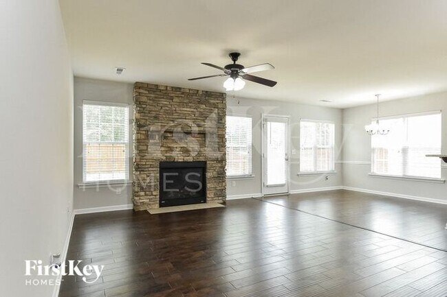 Foto del edificio - 4955 Longburn Ln