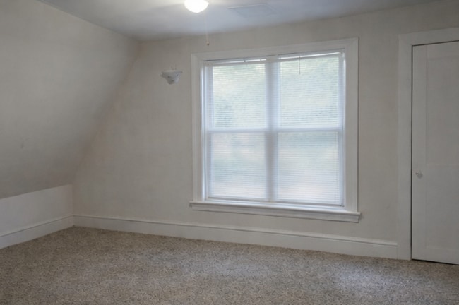 Building Photo - 372 North St