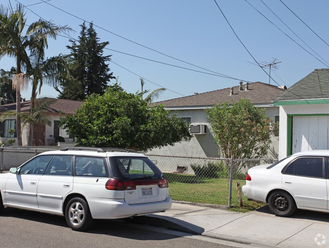 Foto del edificio - 6815 Orchard Ave