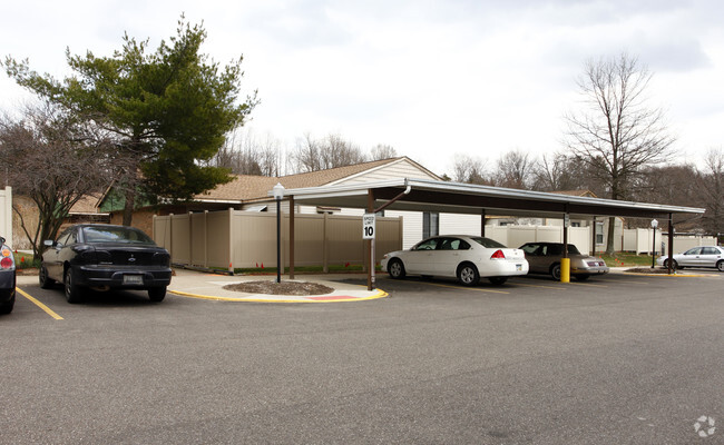 Building Photo - Creekside Villas