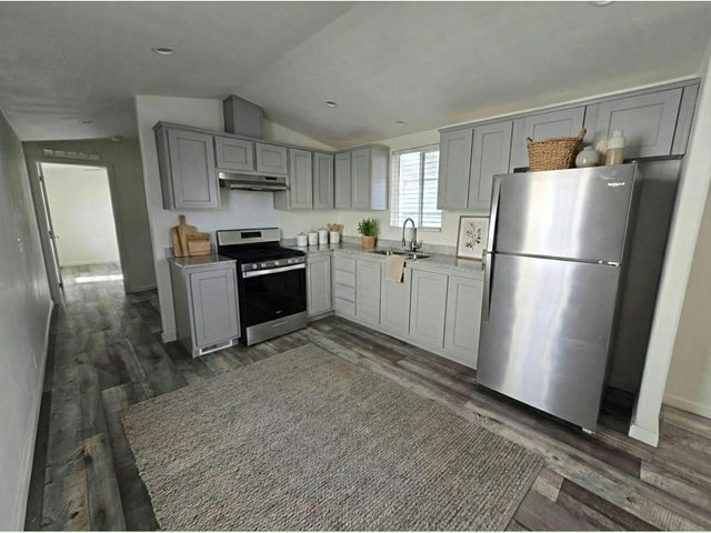 Foto del edificio - 3825 N Nellis Blvd