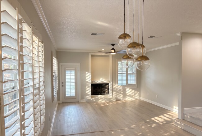 Building Photo - Modern Sophistication Meets Winter Park Charm