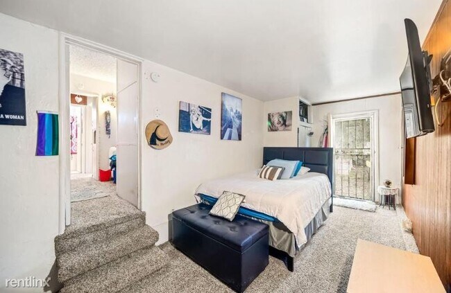 Building Photo - 3 br, 1 bath Townhome - 34 Natick Ave
