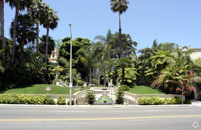Building Photo - El Palacio