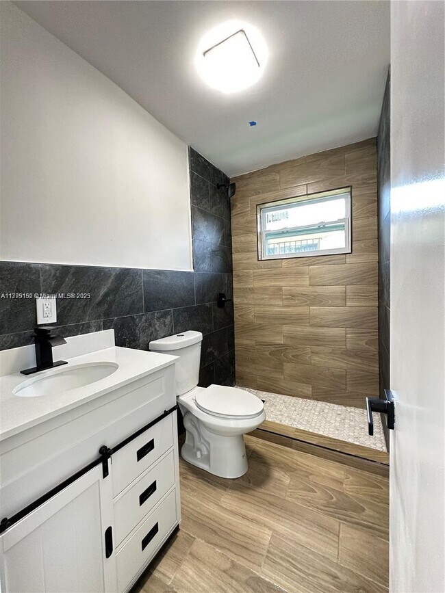 Foto del edificio - 1453 NW 34th St