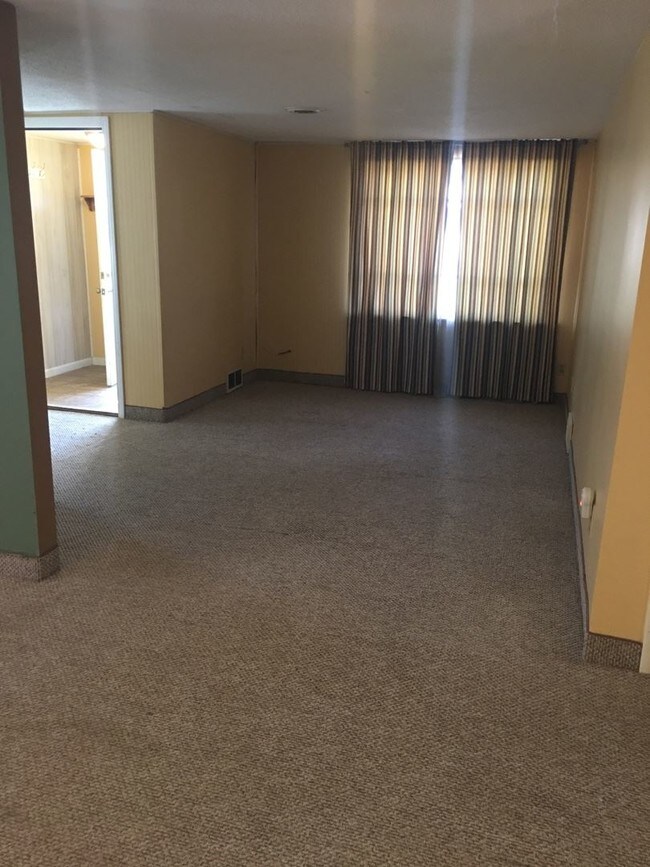 Foto del edificio - 2 br, 1 bath House - 3910 Davison Ave