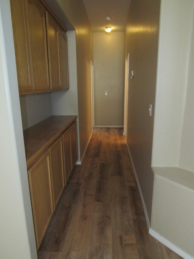 Foto del edificio - Spacious and Clean  Four Bedroom, Two Bath...