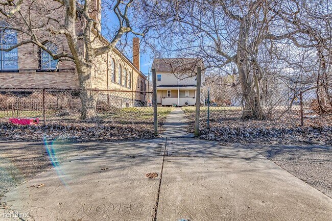Foto del edificio - 3 br, 1 bath Townhome - 311 Atlantic Avenue
