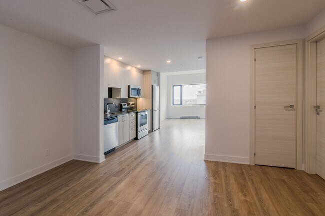 Building Photo - 30 Saint-Joseph Est