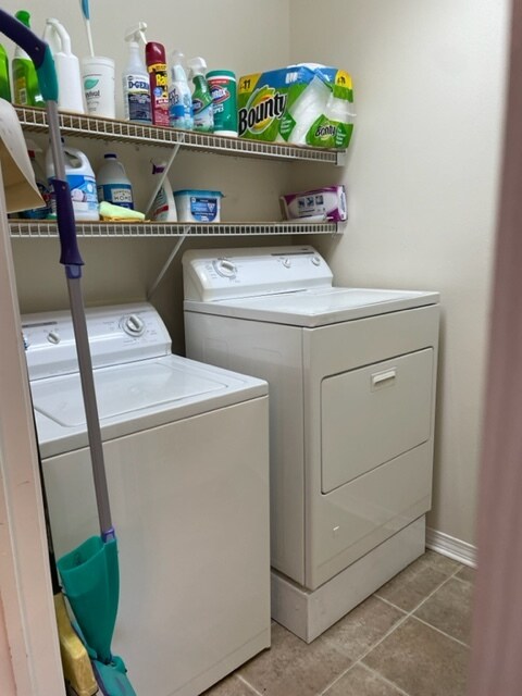Washer & gas dryer included - 46514 Cote Ct