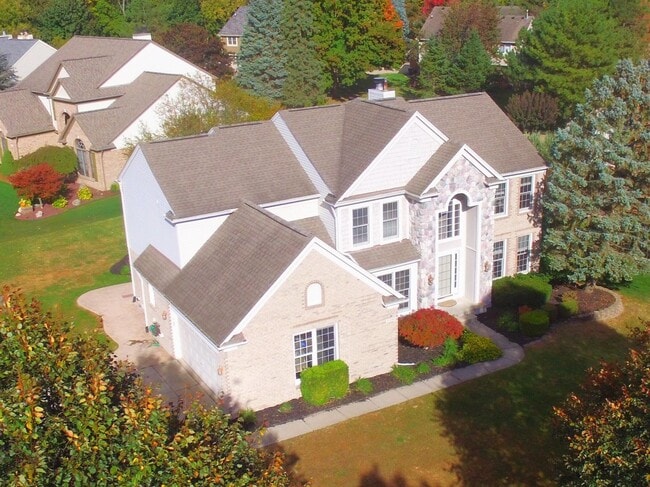 Building Photo - 47498 Fox Run Dr