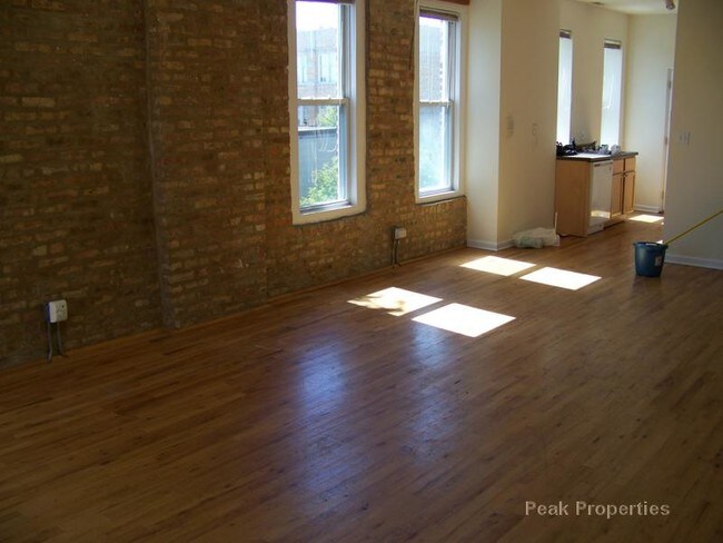 Building Photo - 2056 N Leavitt St