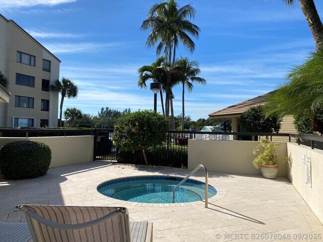 Foto del edificio - 337 Oak Harbour Dr