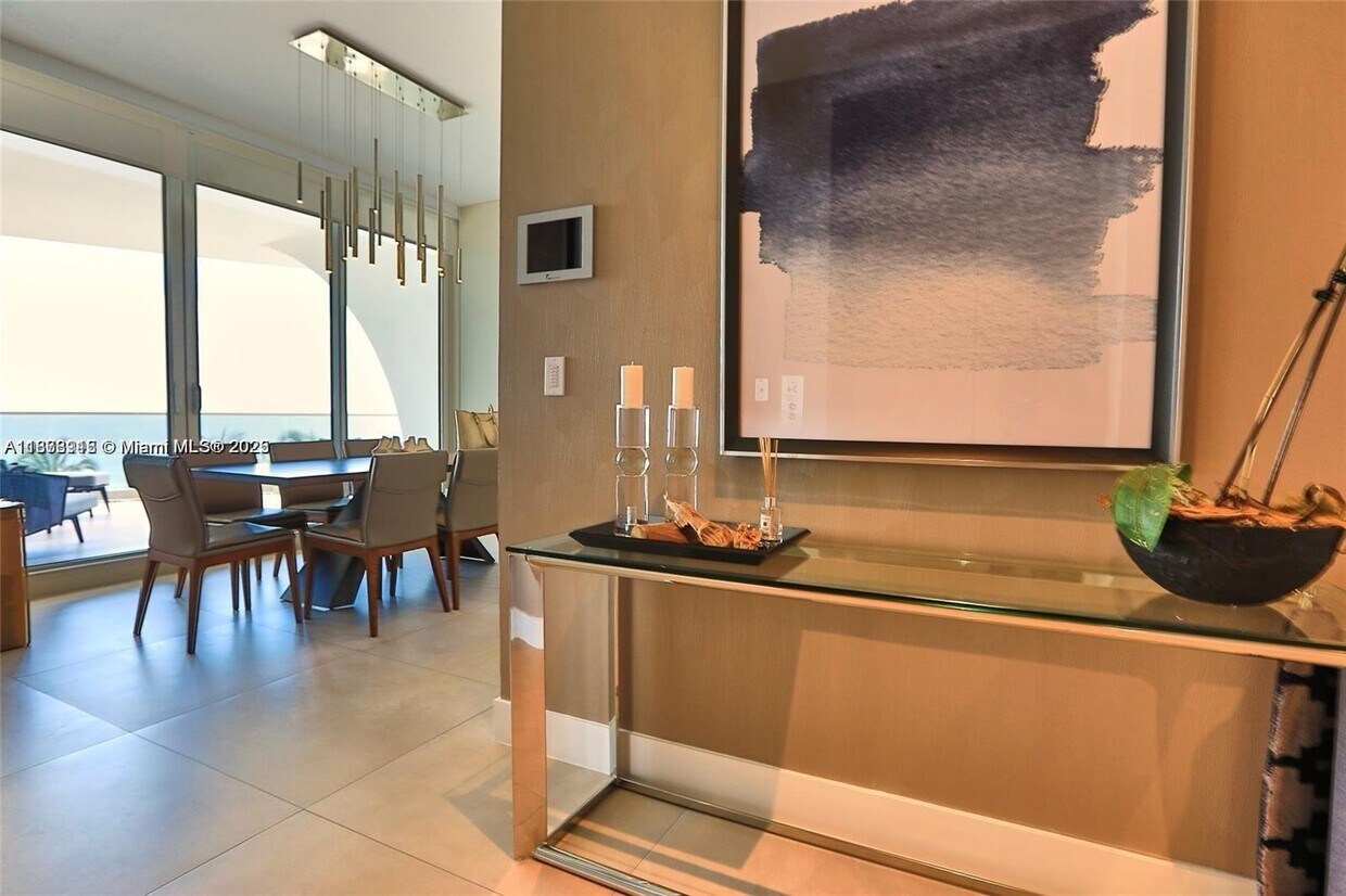 Primary Photo - 16901 Collins Ave