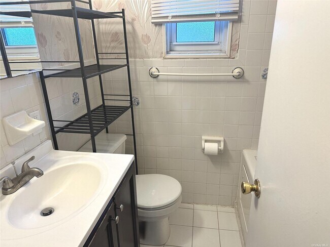 Foto del edificio - 260-34 74th Ave