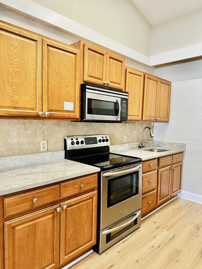 Foto del edificio - 826 Wiggins Pass Rd