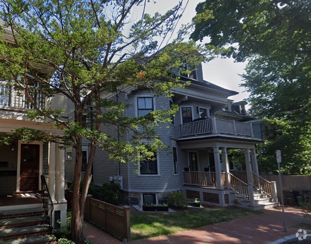 Building Photo - 8A Forest St