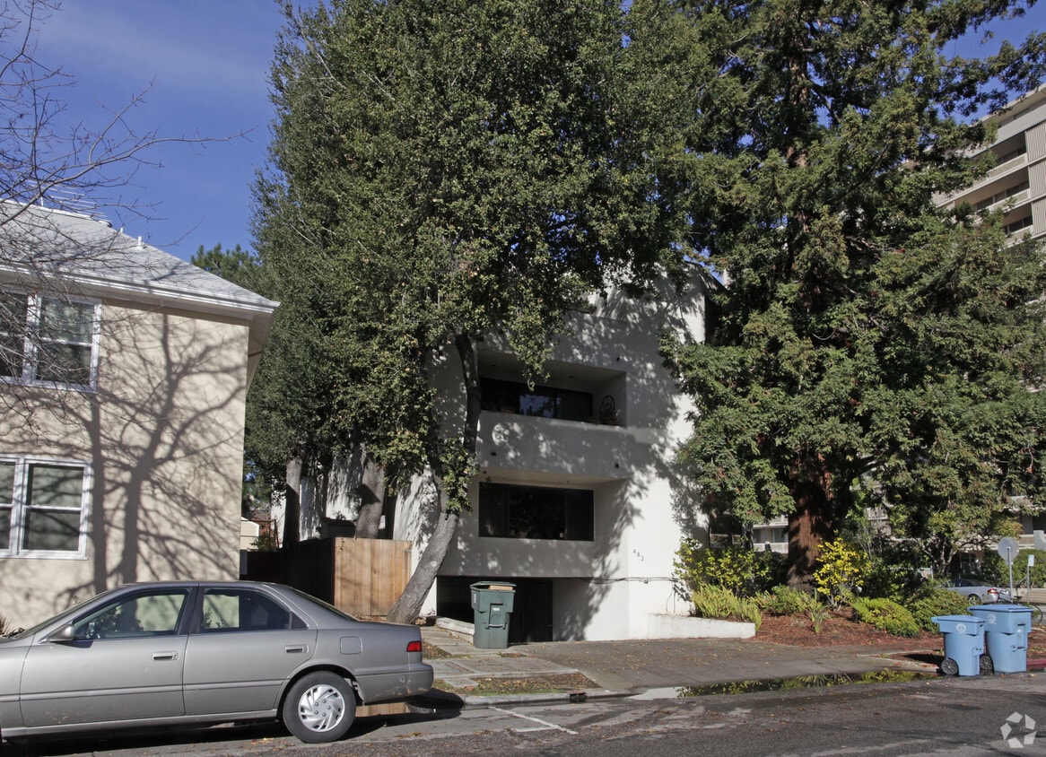 Building Photo - 483 Forest Ave