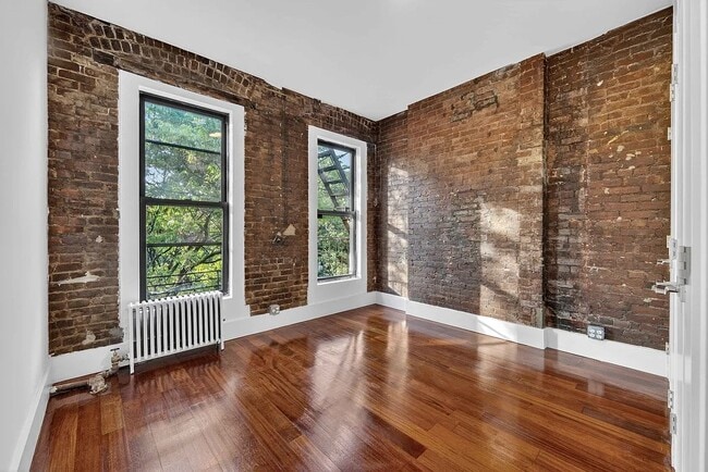 Building Photo - 7 Carmine St