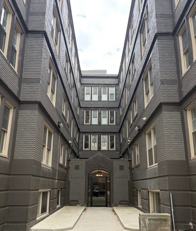 Building Photo - The Atrium Apartments
