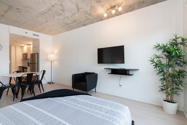 Building Photo - 1441 Rue Saint-Urbain