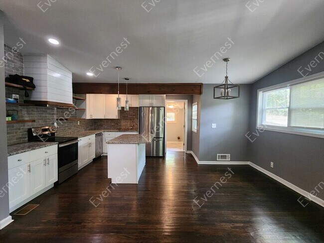 Building Photo - 2713 Glenvalley Dr
