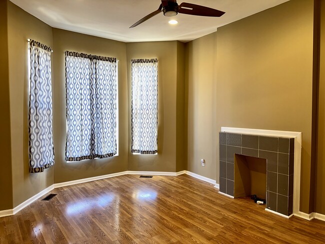 Building Photo - 5406 S Dearborn St